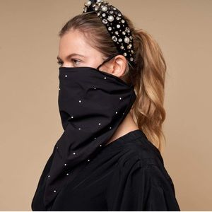 LELE SADOUGHI AUTHENTIC JET & EMBELLISHED HEAT STAMP PEARLS FACE MASK